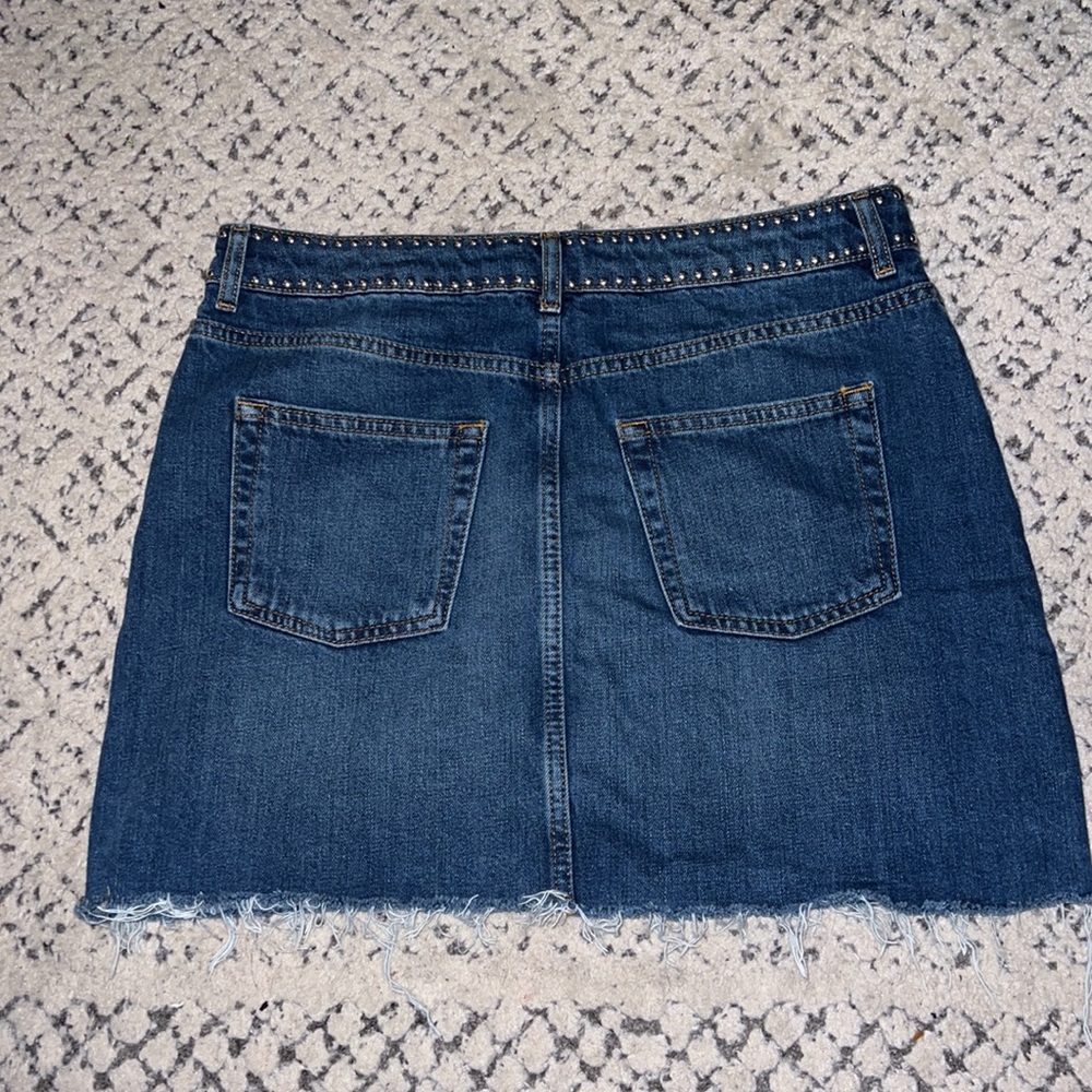 EUC worn once Topshop denim skirt stud embellished size 8 - Picture 2 of 3